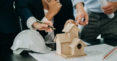 Можно ли застраховать старинный деревянный дом в деревне?